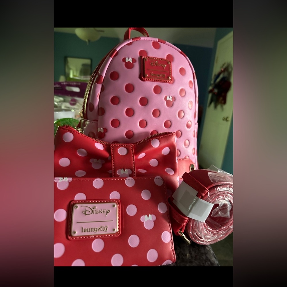 Disney Minnie Mouse Pink Polka Dot Bow
Convertible Mini Backpack Loungefly - Picture 9 of 9
